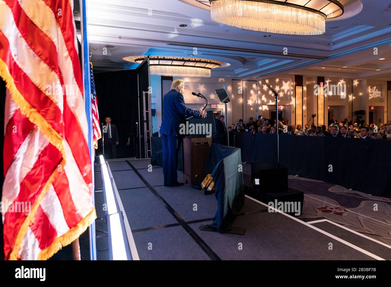Washington, États-Unis D'Amérique. 04 mars 2020. Washington, États-Unis D'Amérique. 04 Mars 2020. Le président américain Donald Trump s’adresse au sommet législatif de la coalition latino-américaine au JW Marriott le 4 mars 2020 à Washington, DC. Crédit : Tia Dufour/White House Photo/Alay Live News Banque D'Images