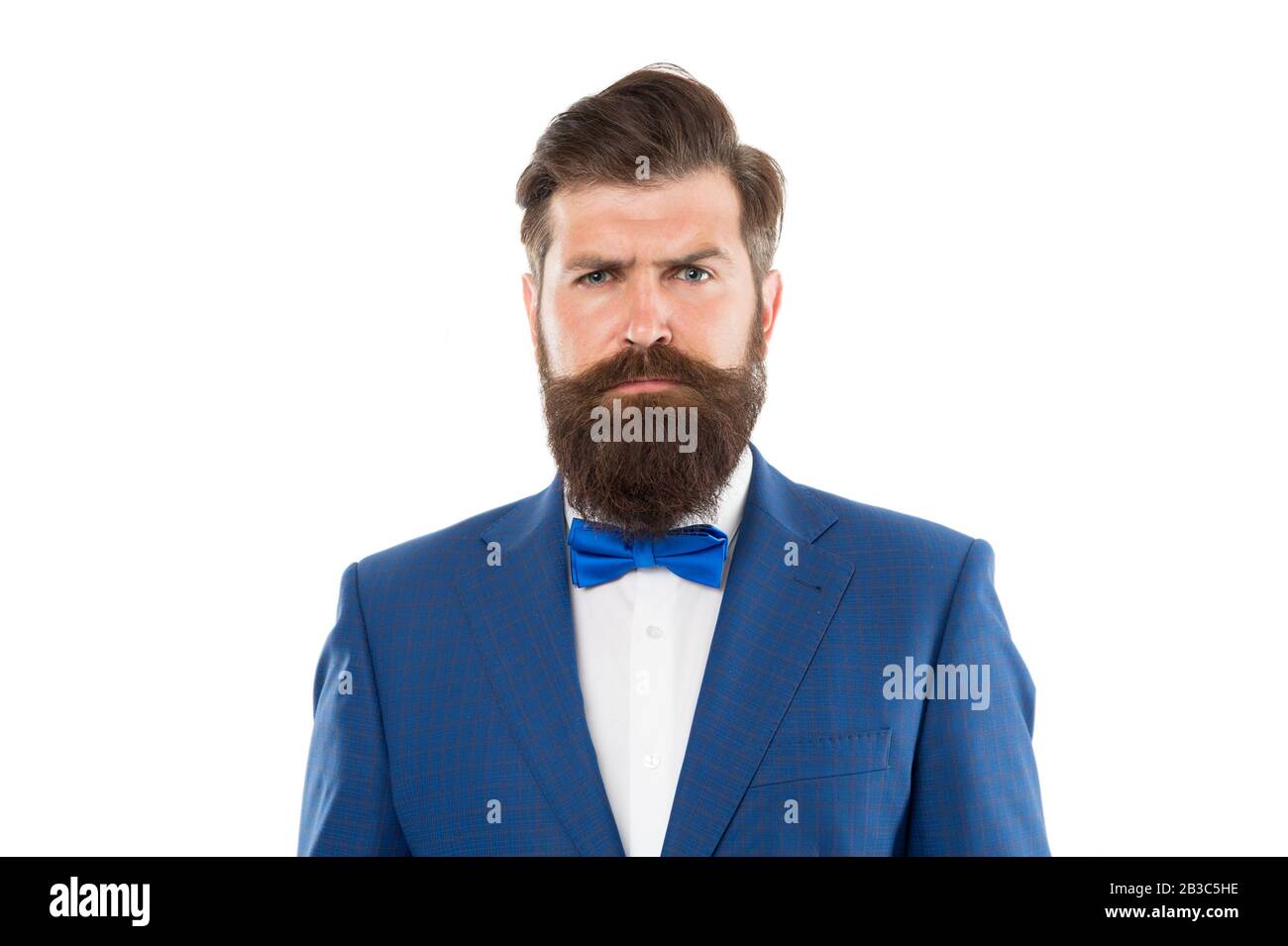 Beau modèle brunette avec barbe et moustache. Portrait d'homme d'affaires.  Parfait costume. Homme barbu dans un costume cher. Beau homme d'affaires  sérieux. Costumes d'affaires pour hommes. Modèle de mode masculin posant  Photo