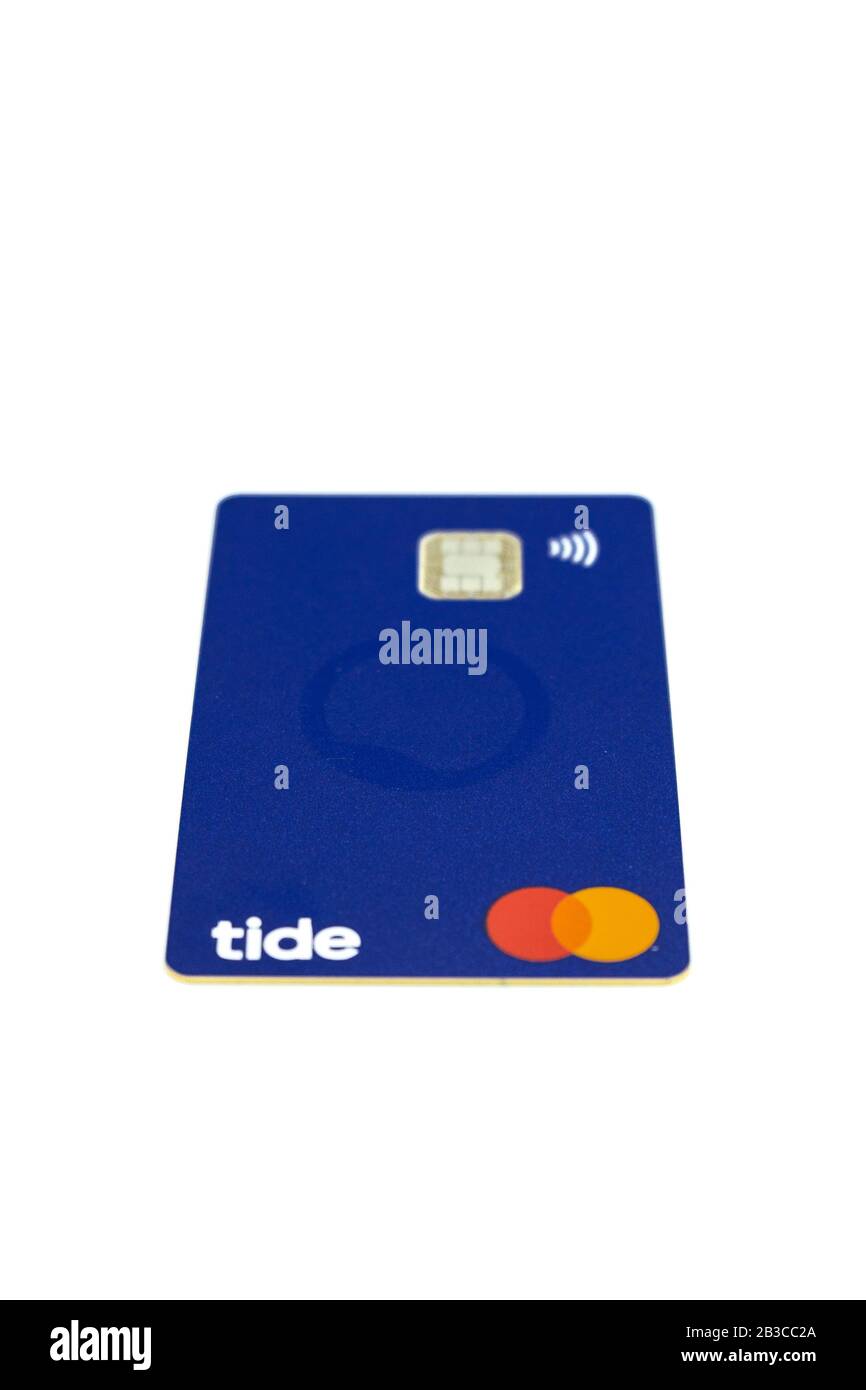 Carte de débit MasterCard de la banque Tide isolée sur fond blanc Banque D'Images