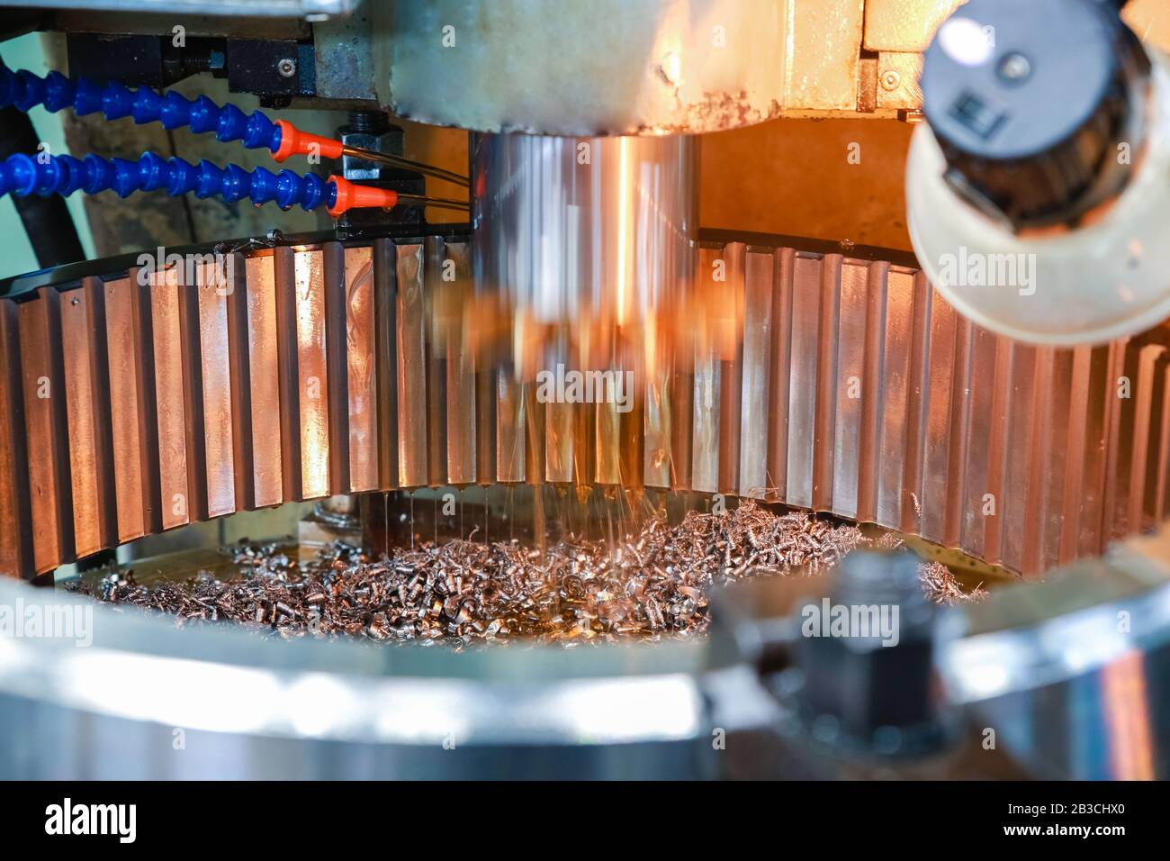 Traitement de pièces métalliques sur la machine. Industrie lourde Banque D'Images