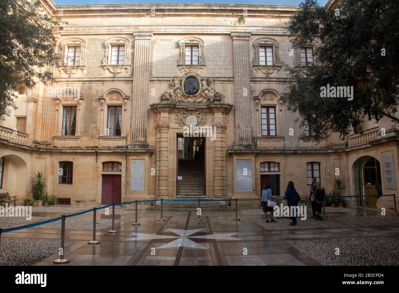 Le palais de Vilhena, également connu sous le nom de palais magistral (maltais: Palazz Maġisterjali) et Palazzo Pretorio, est un palais baroque français à Mdina, Malte. Banque D'Images