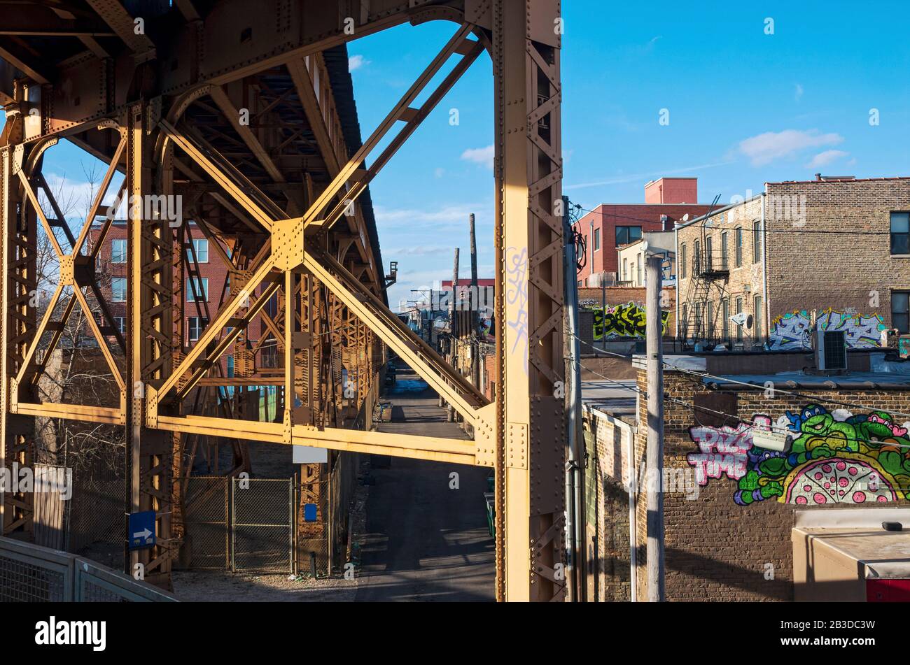 paysage urbain du pont et des bâtiments le long de la ruelle dans le quartier urbain de chicago illinois Banque D'Images