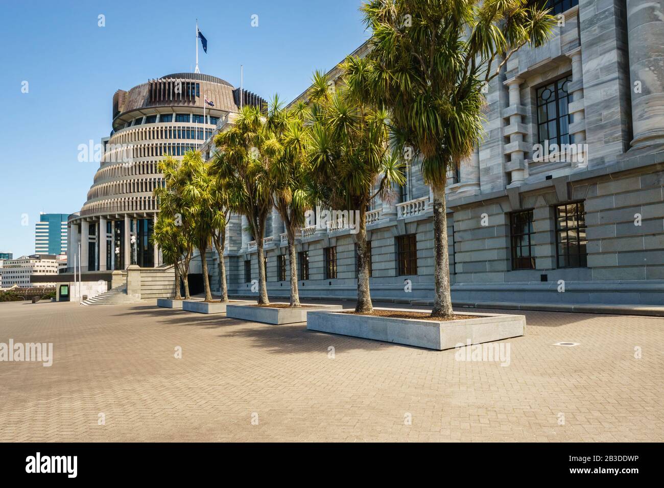 Édifices du Parlement situés à Wellington, en Nouvelle-Zélande. L'aile exécutive est une forme distinctive et est communément appelée Beehive. Banque D'Images