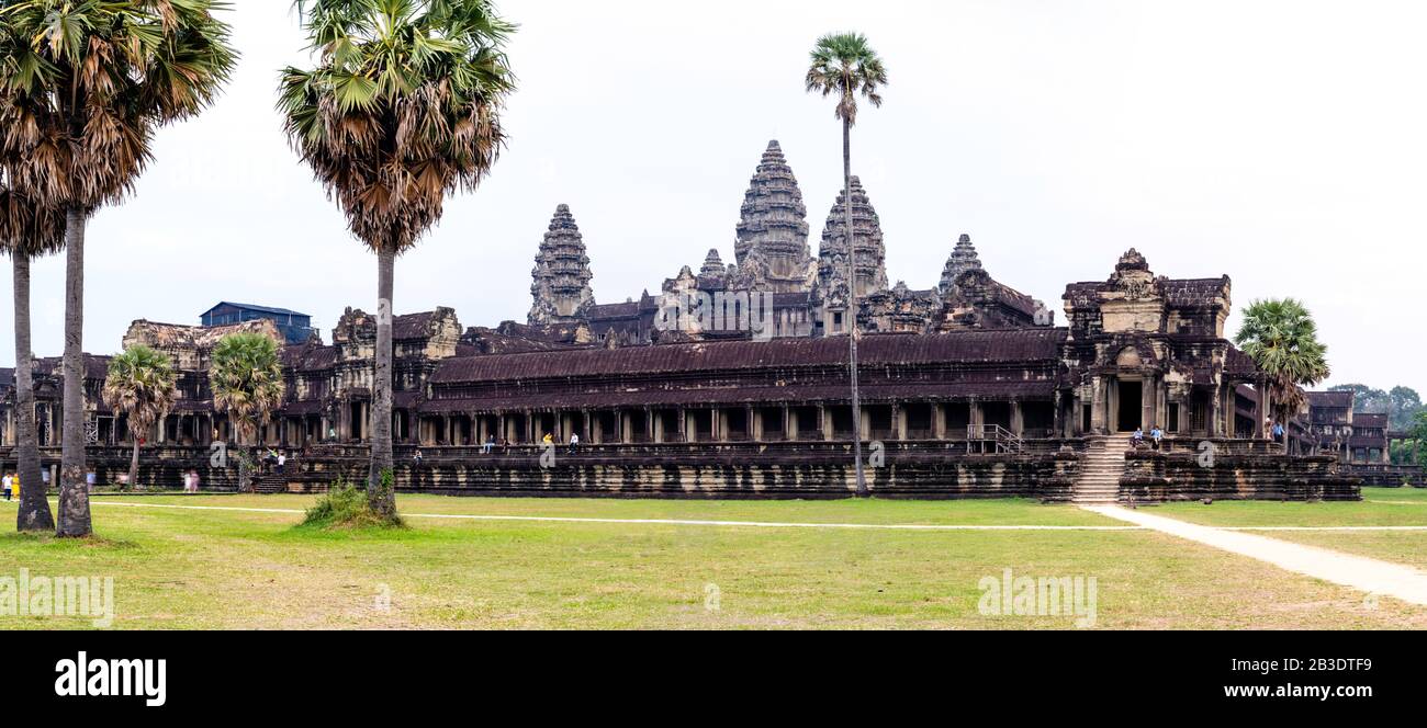 Touristes Au Temple D'Angkor Wat ; Parc Archéologique D'Angkor Wat, Siem Reap, Cambodge. Banque D'Images Touristes Au Temple D'Angkor Wat ; Parc Archéologique D'Angkor Wat, Siem Reap, Cambodge. Banque D'Images