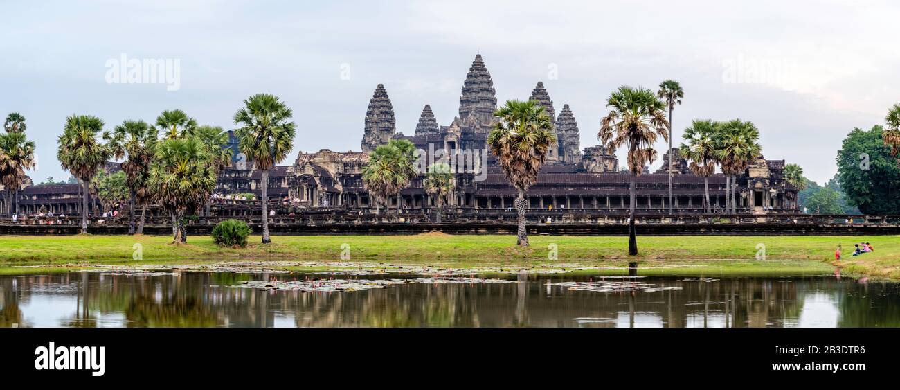 Touristes Au Temple D'Angkor Wat ; Parc Archéologique D'Angkor Wat, Siem Reap, Cambodge. Banque D'Images Touristes Au Temple D'Angkor Wat ; Parc Archéologique D'Angkor Wat, Siem Reap, Cambodge. Banque D'Images