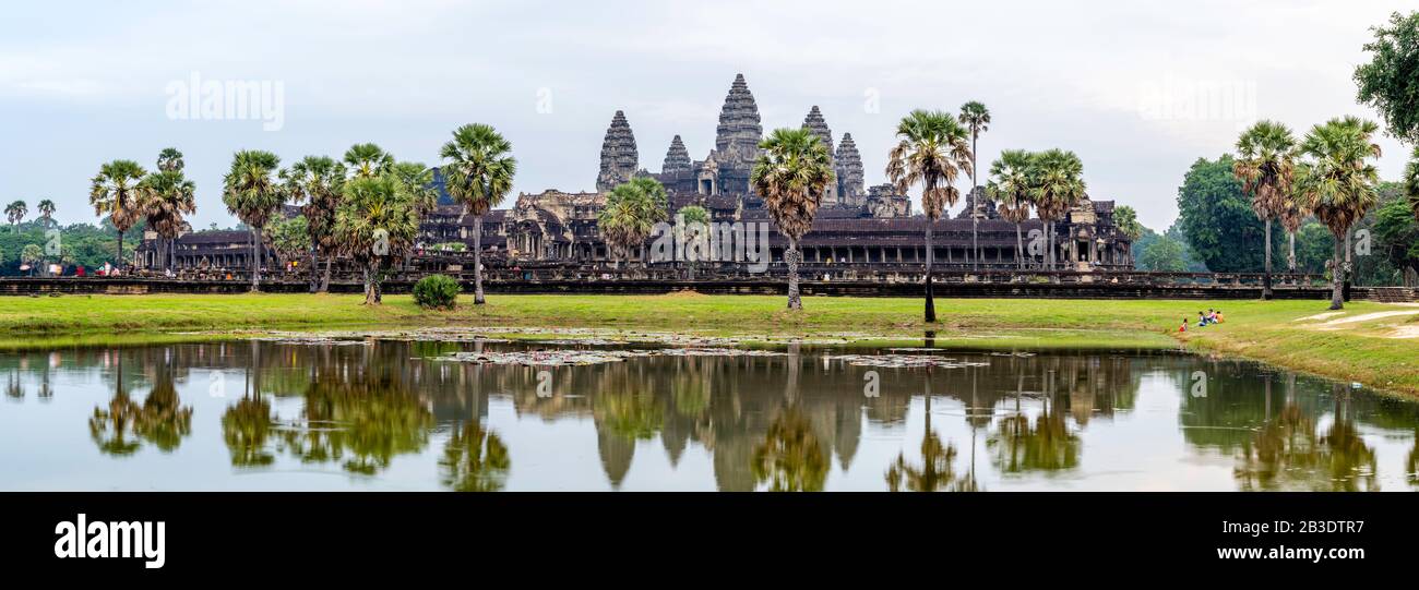 Touristes Au Temple D'Angkor Wat ; Parc Archéologique D'Angkor Wat, Siem Reap, Cambodge. Banque D'Images Touristes Au Temple D'Angkor Wat ; Parc Archéologique D'Angkor Wat, Siem Reap, Cambodge. Banque D'Images