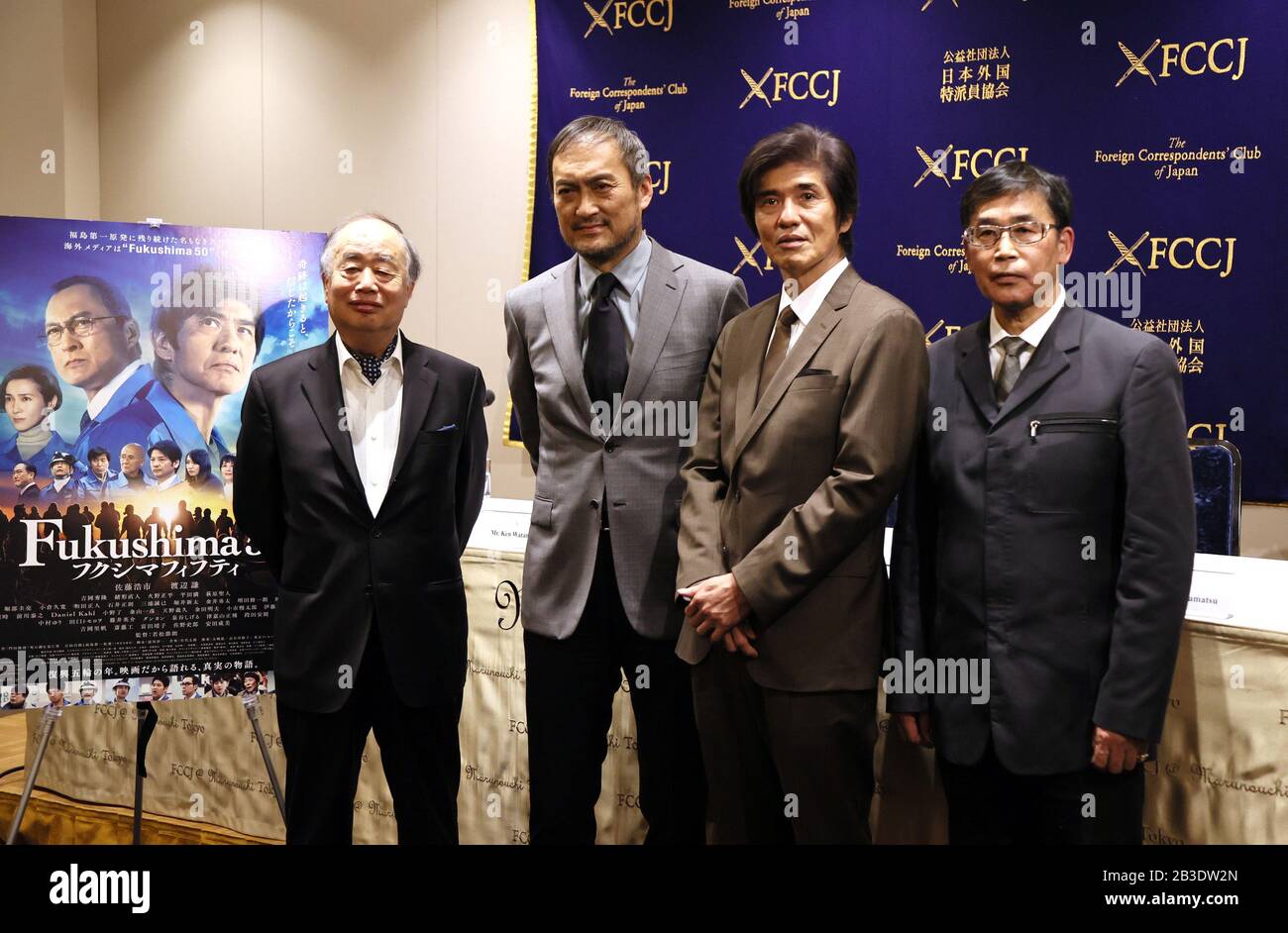 Tokyo, Japon. 4 mars 2020. (L-R) réalisateur et éditeur de livres japonais Tsuguhiko Kadokawa, acteur Ken Watanabe, acteur Koichi Sato et réalisateur Setsuo Wakamatsu pose pour photo lors d'une conférence de presse pour leur dernier film "Fukushima 50" au Foreign Corintifty Club du Japon à Tokyo le mercredi 4 mars 2020. Fukushima 50, un film de la lutte de 5 jours des travailleurs de TEPCO pour le tsunami a paralysé l'usine de Fukushima dai-ichi niclear sera criée au Japon le 6 mars. Crédit: Yoshio Tsunoda/Aflo/Alay Live News Banque D'Images