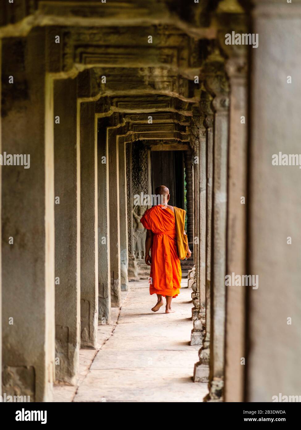 Marchez le long d'un couloir extérieur. Temple D'Angkor Wat ; Parc Archéologique D'Angkor Wat, Siem Reap, Cambodge. Banque D'Images Marchez le long d'un couloir extérieur. Temple D'Angkor Wat ; Parc Archéologique D'Angkor Wat, Siem Reap, Cambodge. Banque D'Images