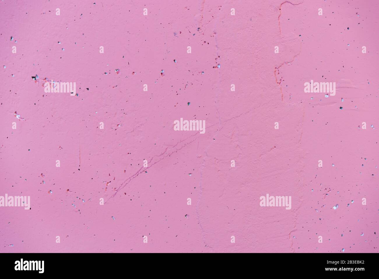 Mur en béton rose avec trous Banque D'Images