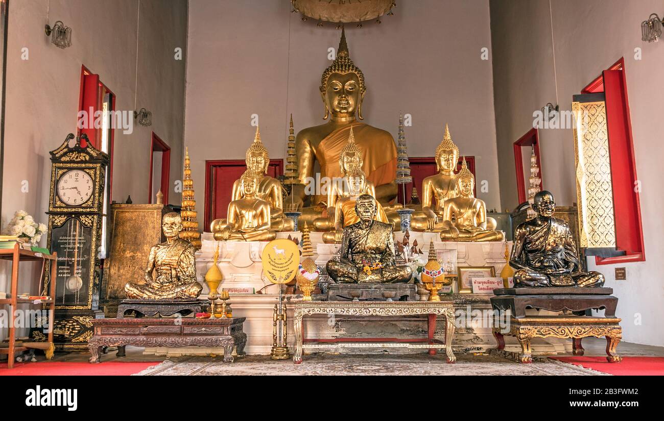 Chiang Mai, Thaïlande - 03 mars 2020: Intérieur exquis unique de l'ancien temple bouddhiste Wat Suan Dok Banque D'Images