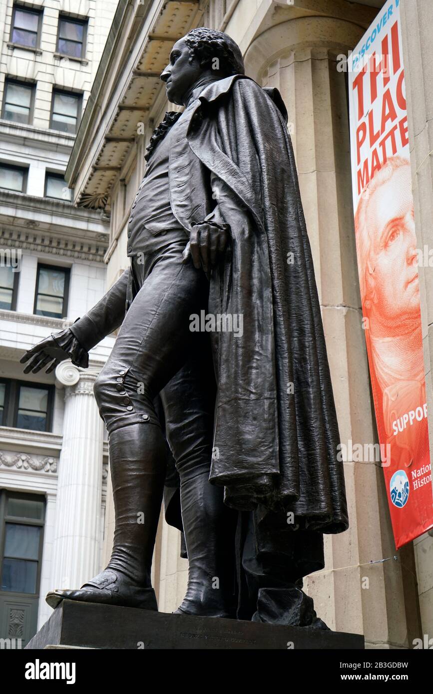 Statue de George Washington par le sculpteur américain John Quincy Adams Quartier devant le Federal Hall National Memorial.Wall Street.Lower Manhattan.New York City. États-Unis Banque D'Images