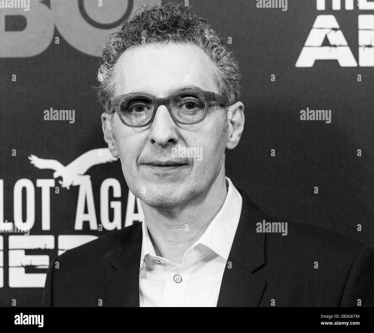 New York, NY - 4 mars 2020: John Turturro assiste à la première de "The Plot Against America" à Florence Gould Hall Banque D'Images
