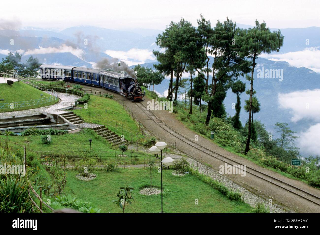 Train jouet à la boucle de batashia, darjeeling, bengale ouest, Inde, Asie Banque D'Images