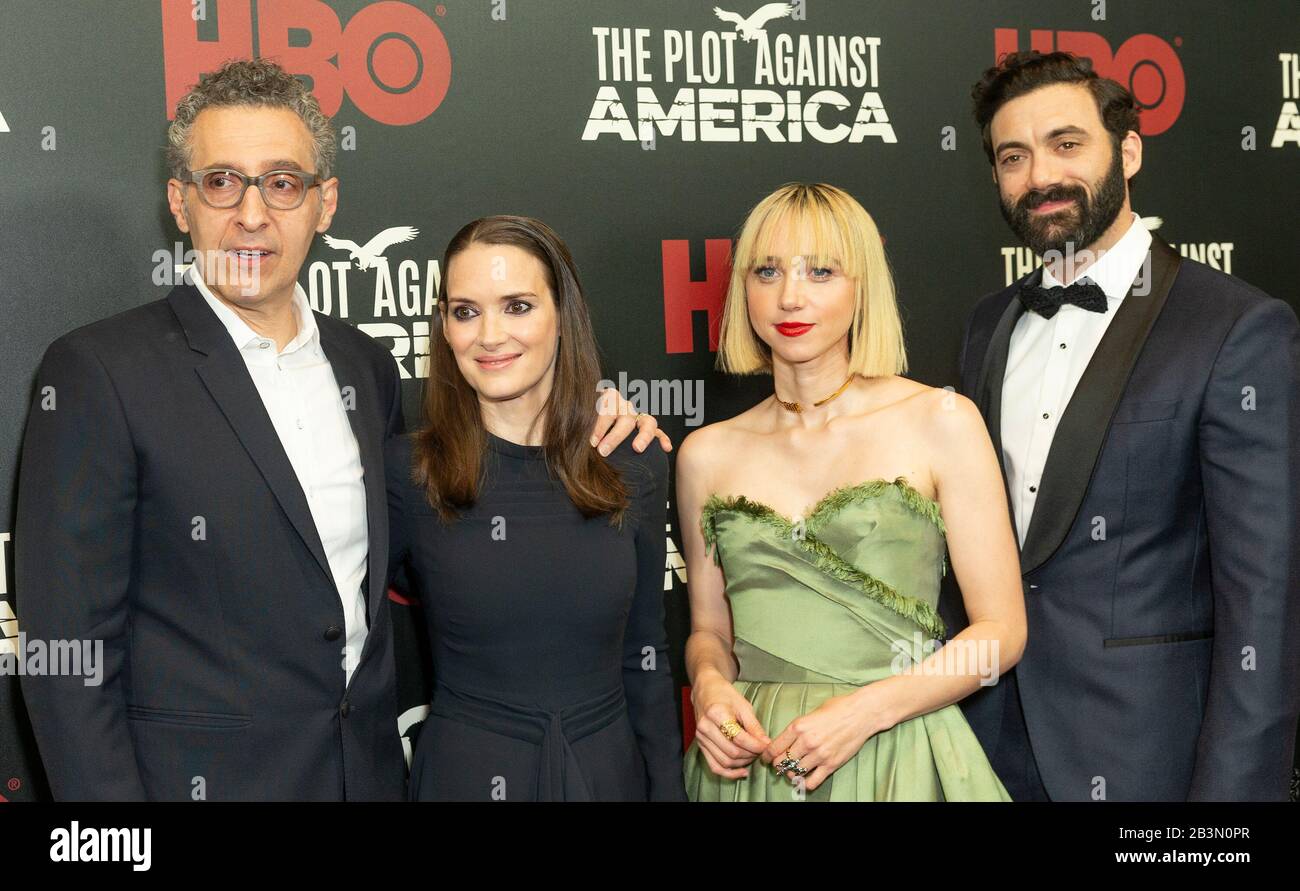 New York, États-Unis. 04 mars 2020. John Turturro, Winona Ryder, Zoe Kazan, Morgan Spector Assistent À La Première De Hbo 'The Plot Against America' À Florence Gould Hall (Photo De Lév Radin/Pacific Press) Credit: Pacific Press Agency/Alay Live News Banque D'Images