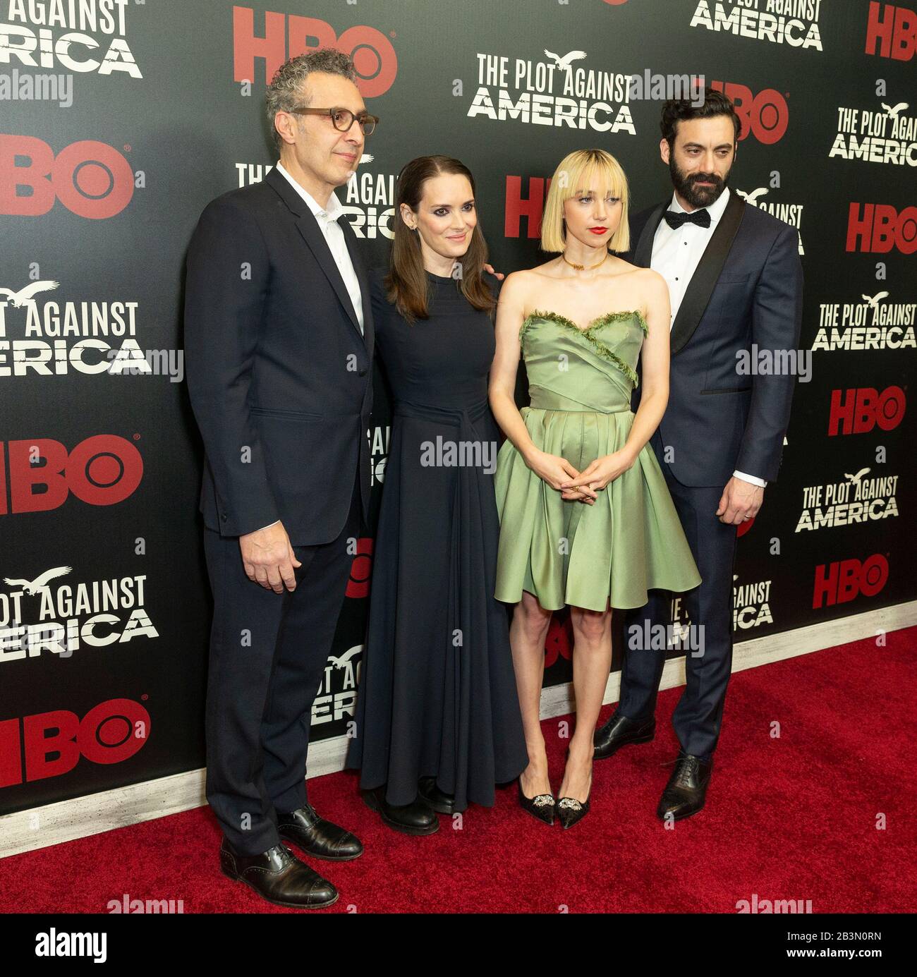 New York, États-Unis. 04 mars 2020. John Turturro, Winona Ryder, Zoe Kazan, Morgan Spector Assistent À La Première De Hbo 'The Plot Against America' À Florence Gould Hall (Photo De Lév Radin/Pacific Press) Credit: Pacific Press Agency/Alay Live News Banque D'Images