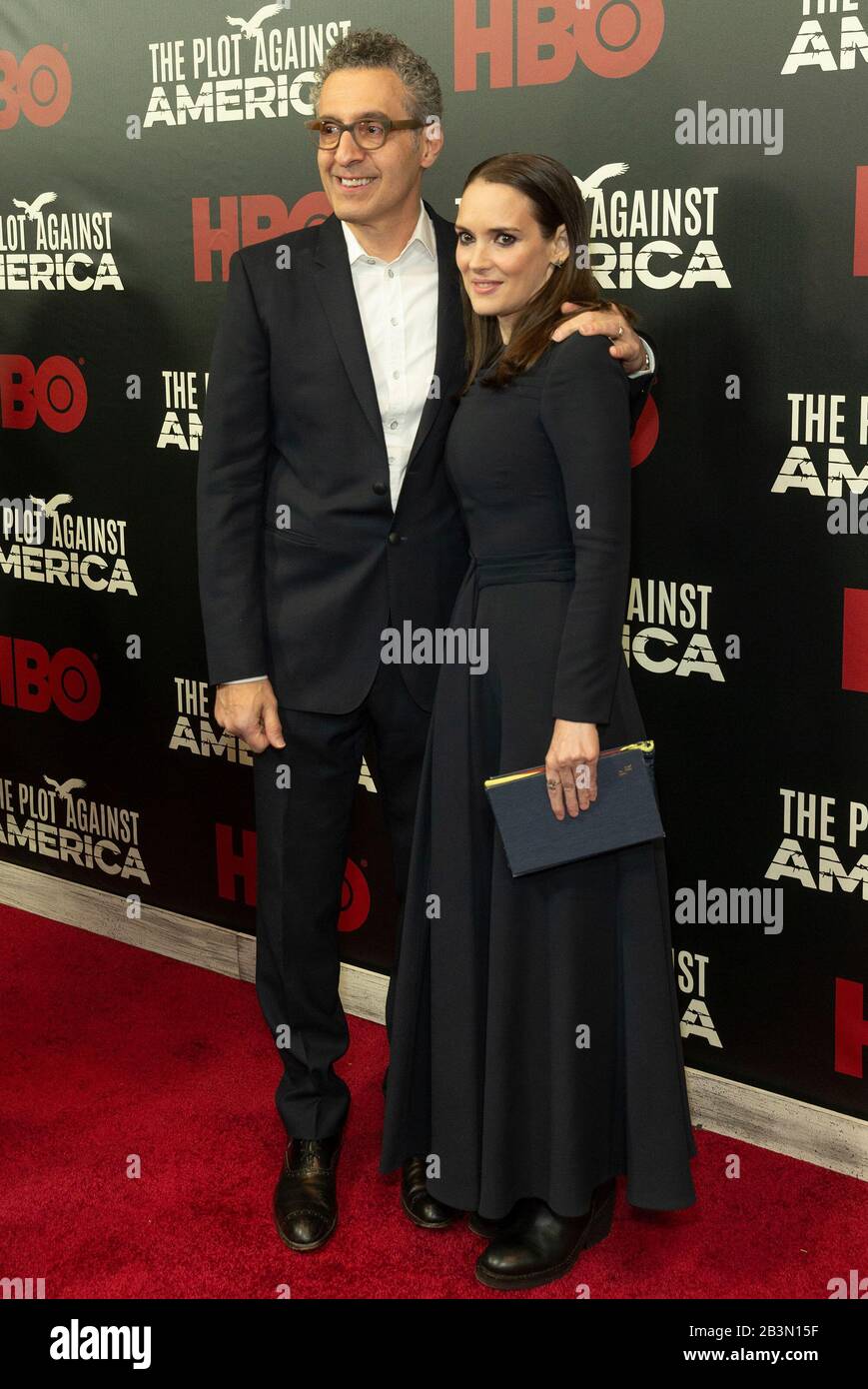 New York, États-Unis. 04 mars 2020. John Turturro et Winona Ryder portent une robe de Dior assister à la première d'HBO 'The Plot Against America' à Florence Gould Hall (photo de Lév Radin/Pacific Press) crédit: Pacific Press Agency/Alay Live News Banque D'Images