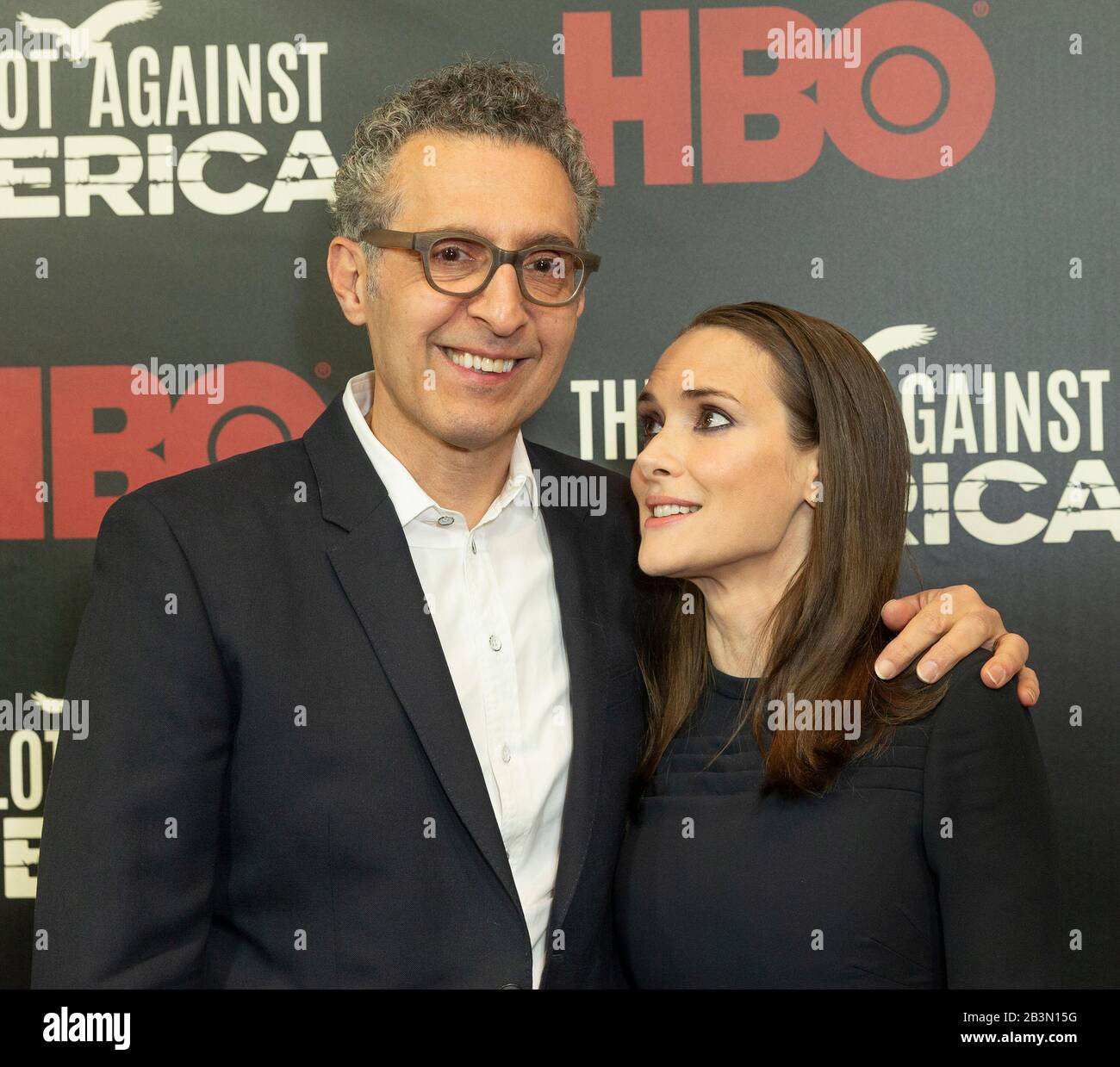 New York, États-Unis. 04 mars 2020. John Turturro et Winona Ryder portent une robe de Dior assister à la première d'HBO 'The Plot Against America' à Florence Gould Hall (photo de Lév Radin/Pacific Press) crédit: Pacific Press Agency/Alay Live News Banque D'Images