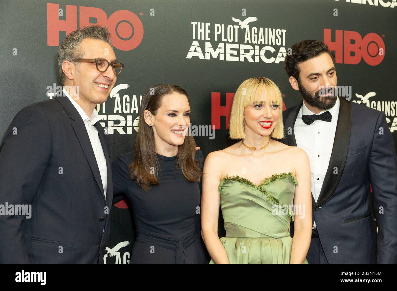 New York, États-Unis. 04 mars 2020. John Turturro, Winona Ryder, Zoe Kazan, Morgan Spector Assistent À La Première De Hbo 'The Plot Against America' À Florence Gould Hall (Photo De Lév Radin/Pacific Press) Credit: Pacific Press Agency/Alay Live News Banque D'Images
