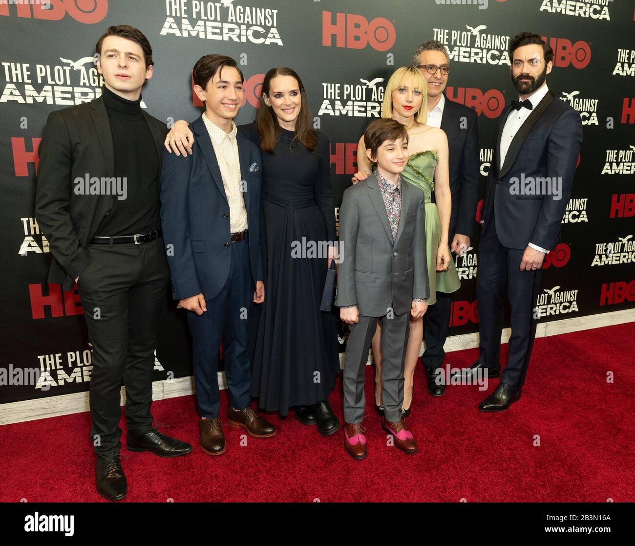 New York, États-Unis. 04 mars 2020. Anthony Boyle, Caleb Mlais, Winona Ryder, Azhy Robertson, Zoe Kazan, John Turturro, Morgan Spector Assistent À La Première De Hbo 'The Plot Against America' À Florence Gould Hall (Photo De Lév Radin/Pacific Press) Crédit: Pacific Press Agency/Alay Live News Banque D'Images
