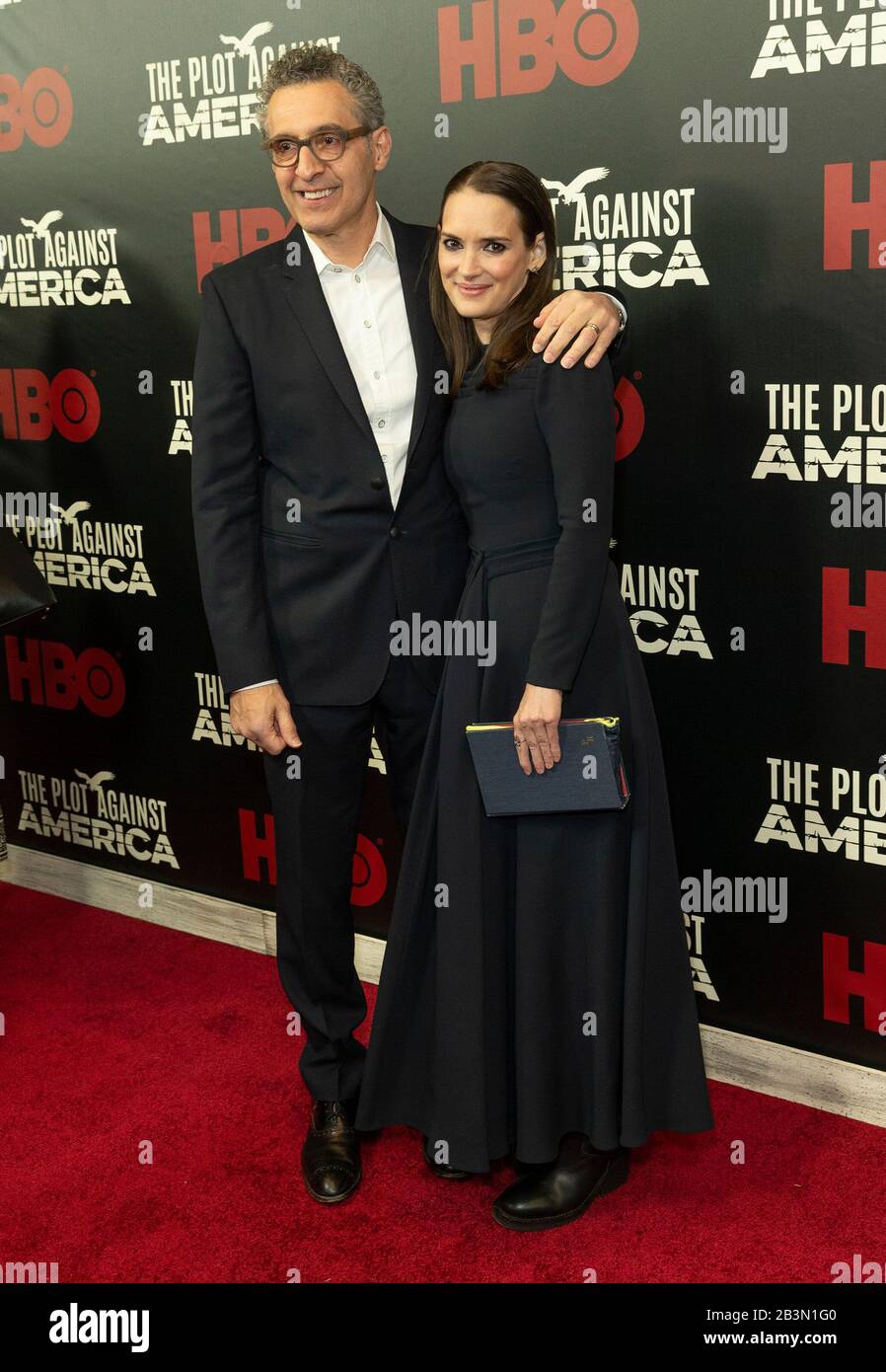 New York, États-Unis. 04 mars 2020. John Turturro et Winona Ryder portent une robe de Dior assister à la première d'HBO 'The Plot Against America' à Florence Gould Hall (photo de Lév Radin/Pacific Press) crédit: Pacific Press Agency/Alay Live News Banque D'Images
