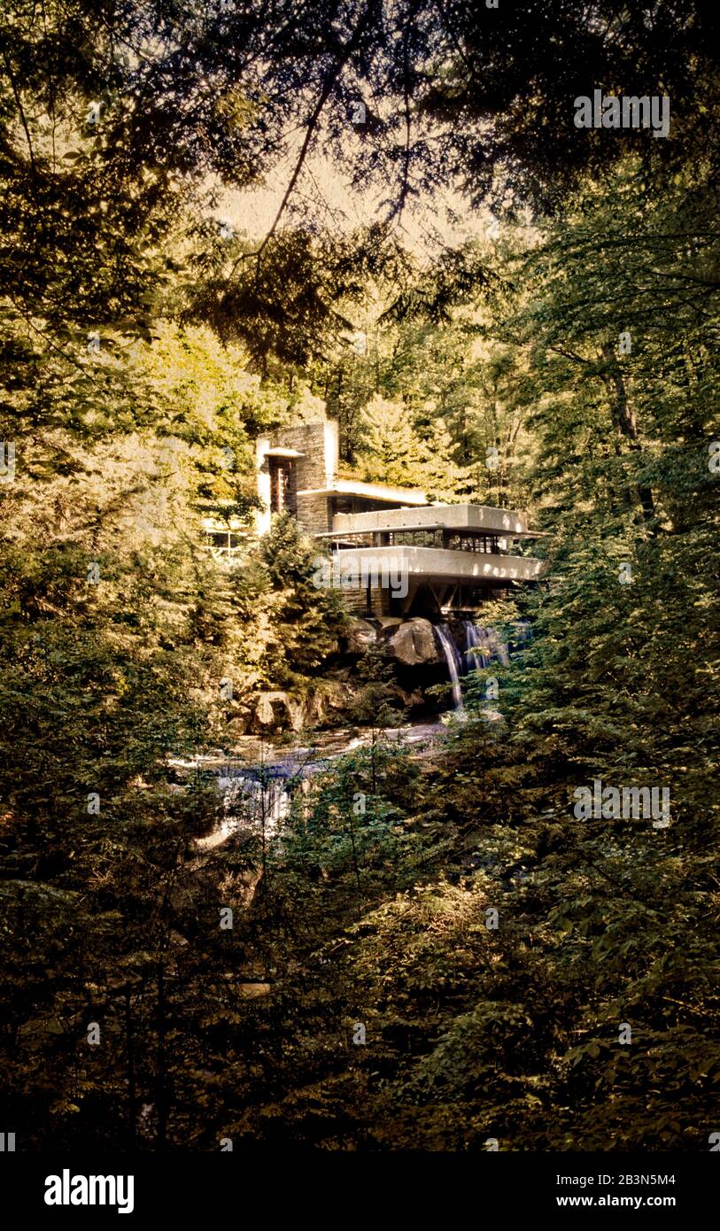 Fallingwater House a conçu le bu Frank Lloyd Wright en Pennsylvanie États-Unis Banque D'Images