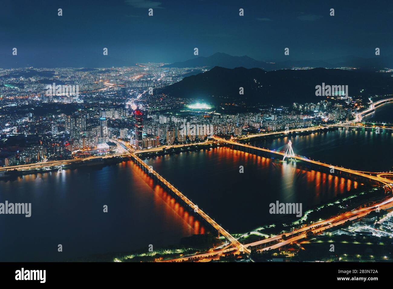 Vue sur le Skyline de Séoul. Vue de la tour Lotte World 2019. Banque D'Images