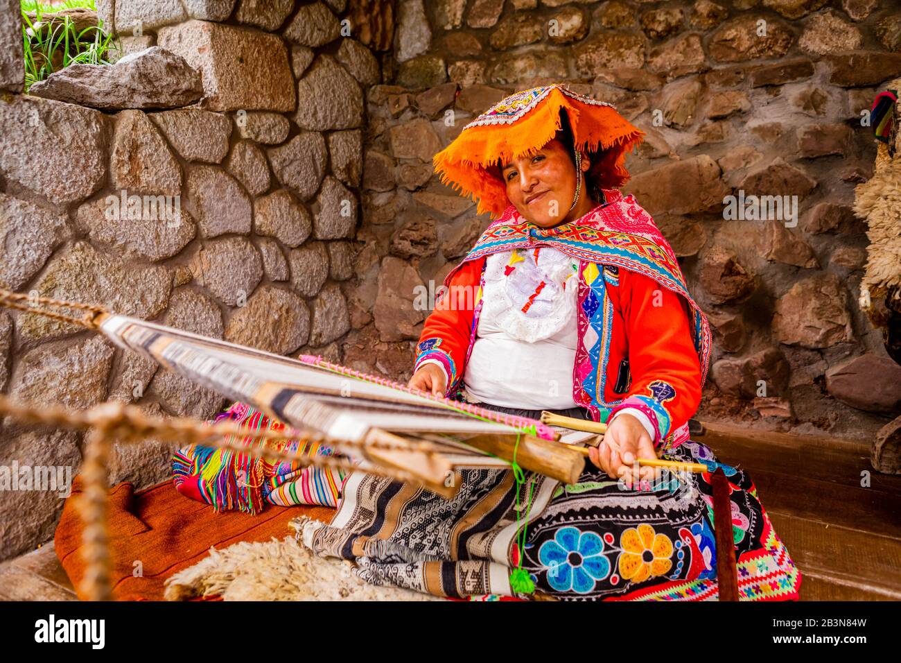 Femme quechua des communautés Accha Huata, Bombom et Paucartambo, Vallée Sacrée, Pérou, Amérique du Sud Banque D'Images