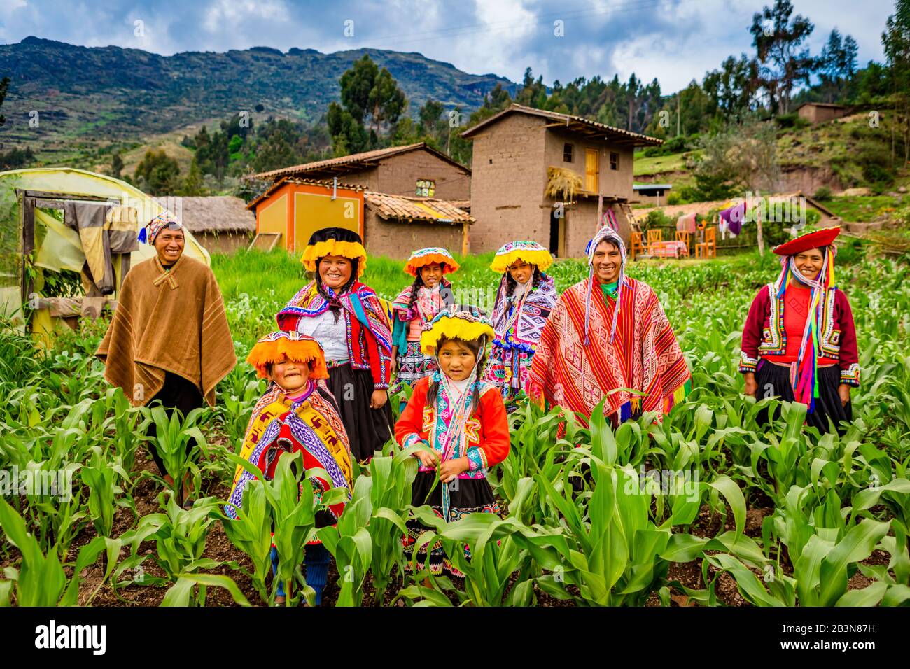 Famille Quechua du président de la Communauté Amaru, Vallée Sacrée, Pérou, Amérique du Sud Banque D'Images