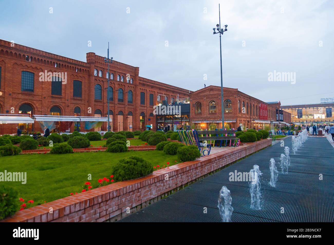 Lodz, POLOGNE - 16 SEPTEMBRE 2017 : Lodz Manufactura est le plus grand centre commercial d'Europe. Banque D'Images