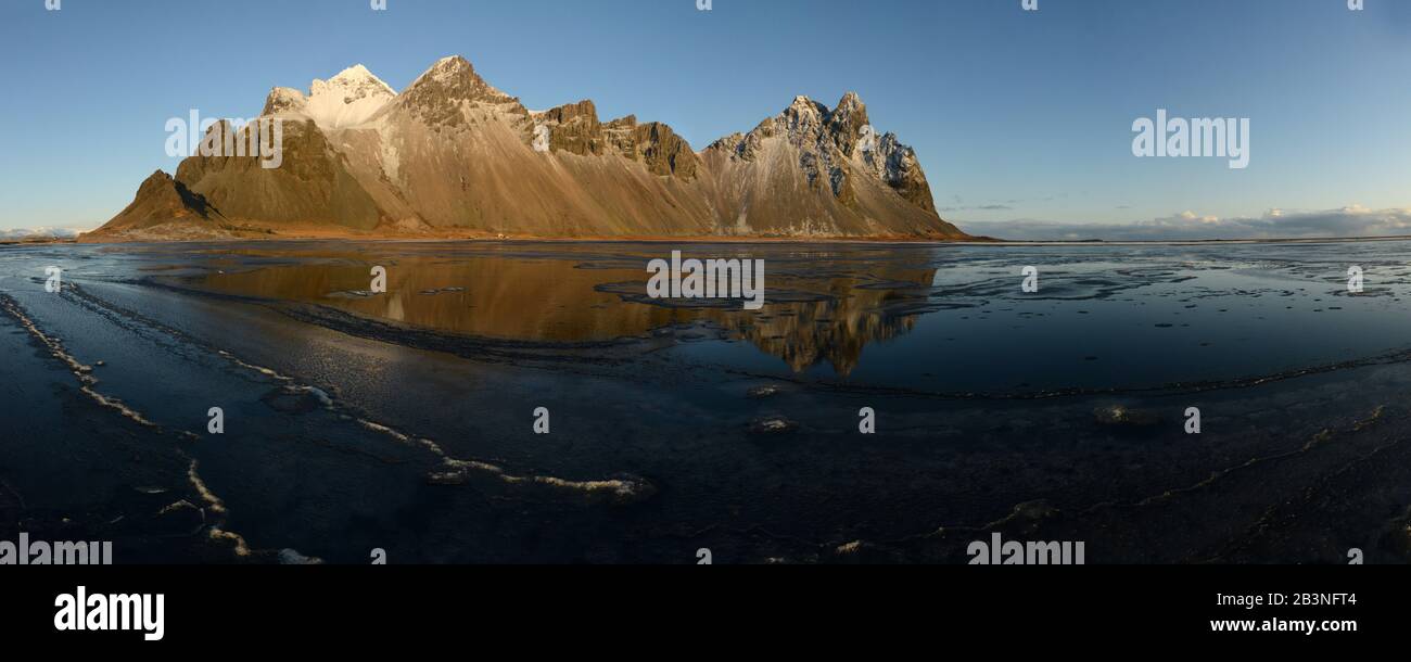 Montagne de Vestrahorn avec réflexion, Islande, régions polaires Banque D'Images