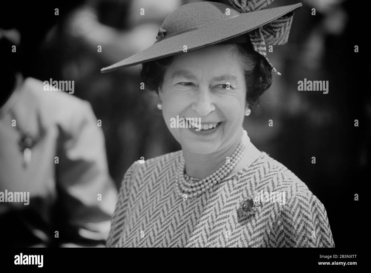 Un HM souriant, la reine Elizabeth II, portant un chapeau de Milliner Philip Somerville. Visite royale à la Barbade du 8 au 11 mars 1989 Banque D'Images