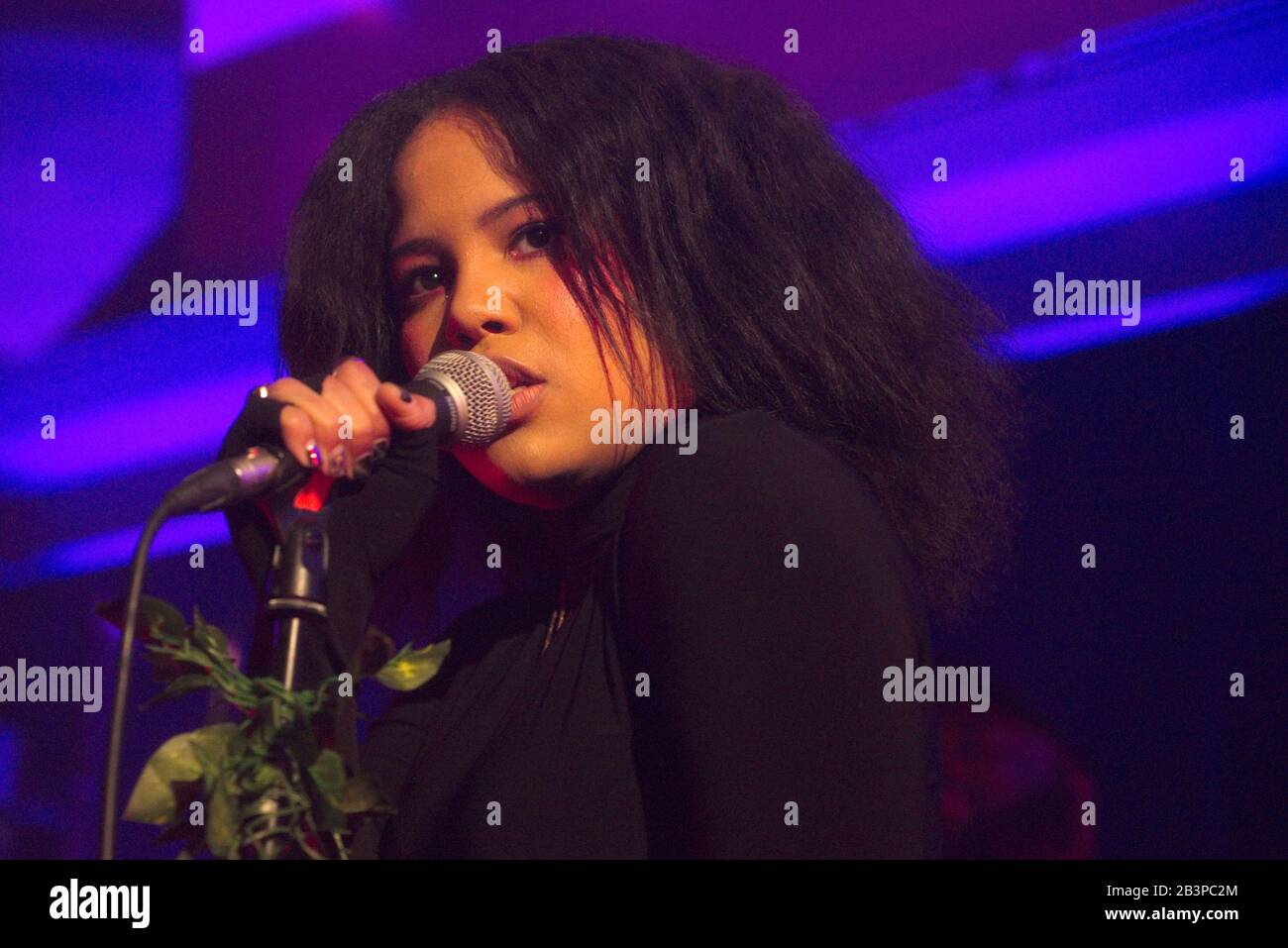 Bebe Rose Vit Dans La Cantine De Berghain Berlin 4 Mars Utilisation Dans Le Monde Entier Photo Stock Alamy