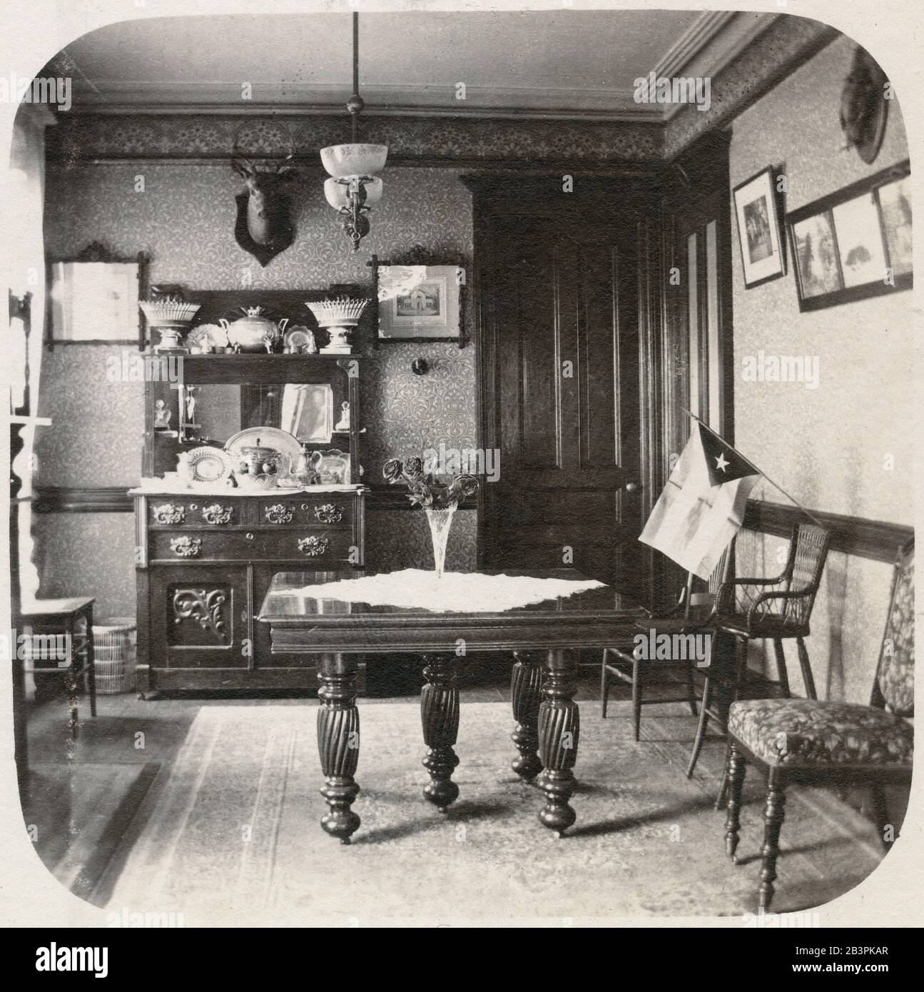 Photographie ancienne de 1898, intérieur d'un appartement victorien à l'intérieur du bâtiment au 69 W. 93ème rue à New York. SOURCE : PHOTO ORIGINALE Banque D'Images