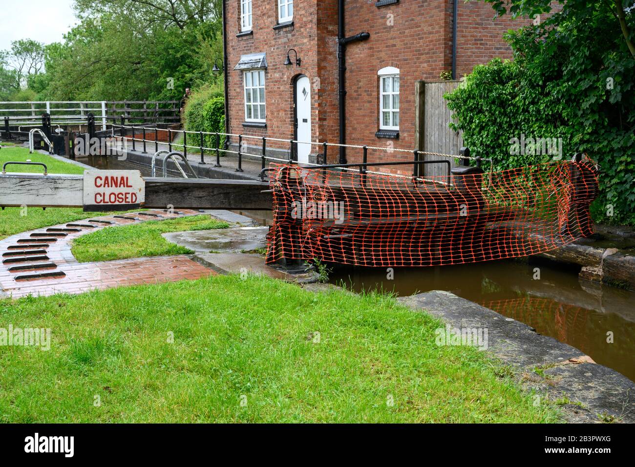 Fermeture du canal à Marbury Lock près du pont 22 sur le canal de Llangollen dans Cheshire. Banque D'Images