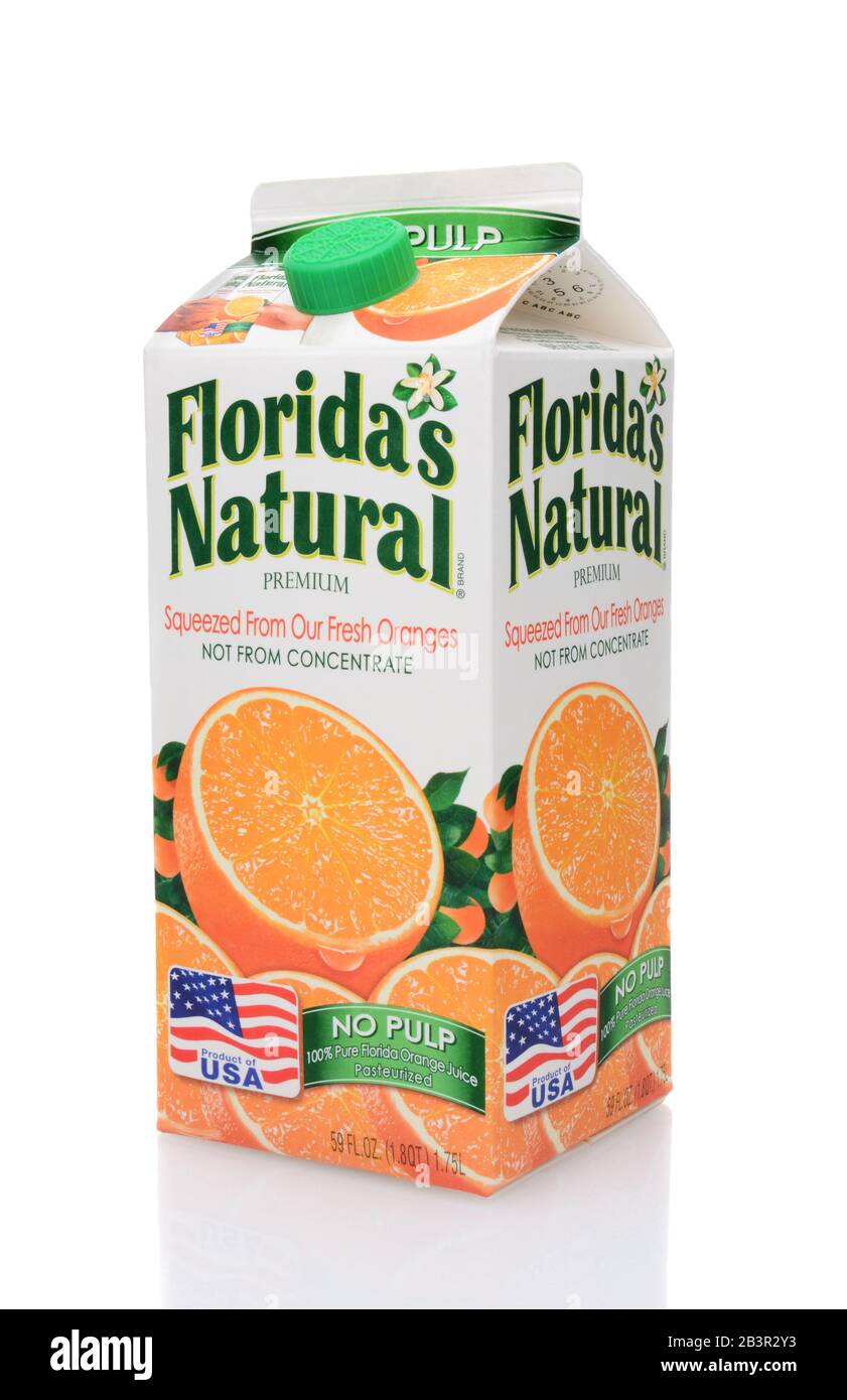 Irvine, CA - 25 MAI 2014 : un carton de 59 onces de Jus d'orange naturel de Floridas. Florida's Natural Growers est une coopérative basée au lac de Galles, en Floride Banque D'Images
