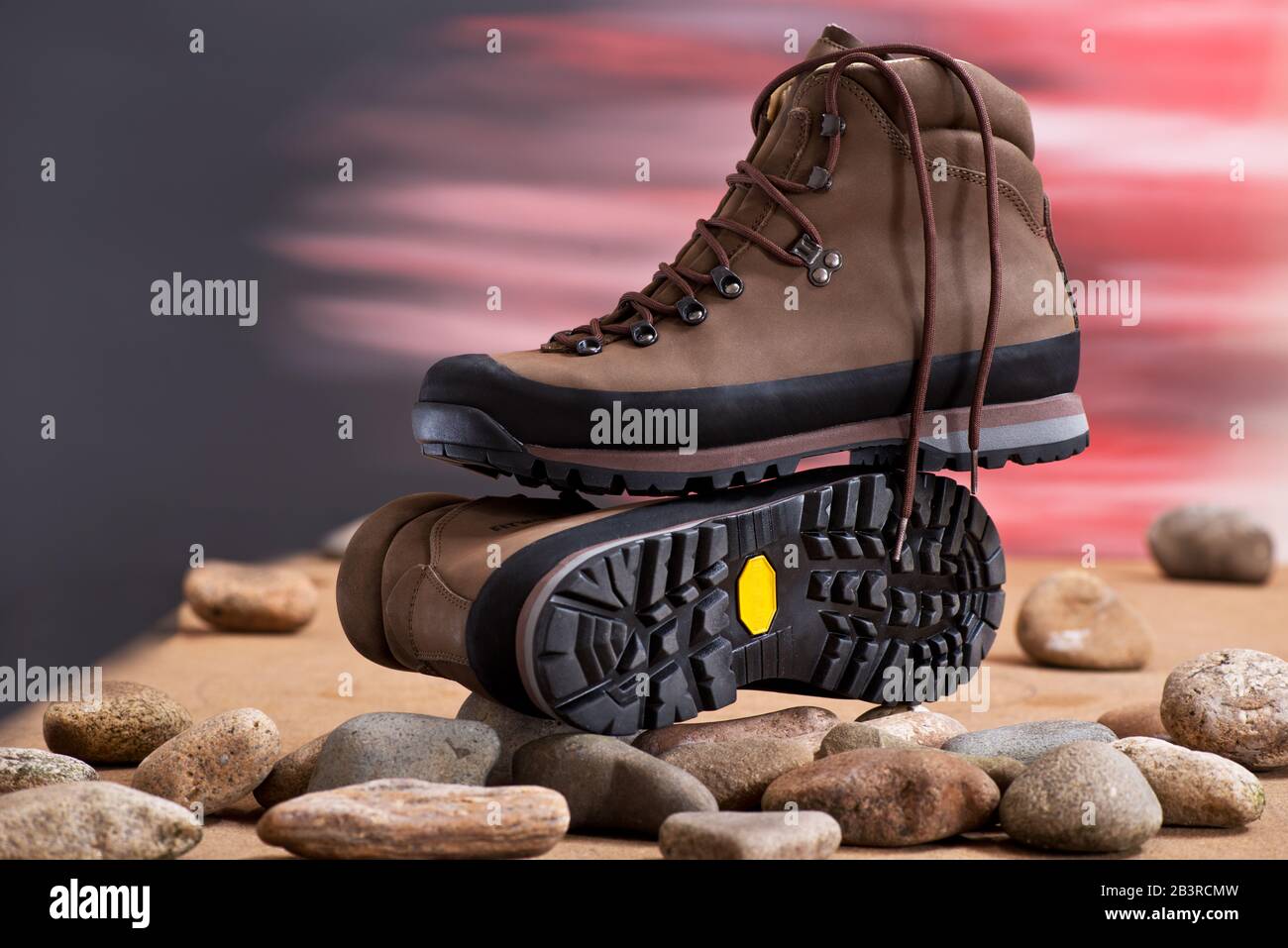 Paire de chaussures de marche dans le studio Banque D'Images