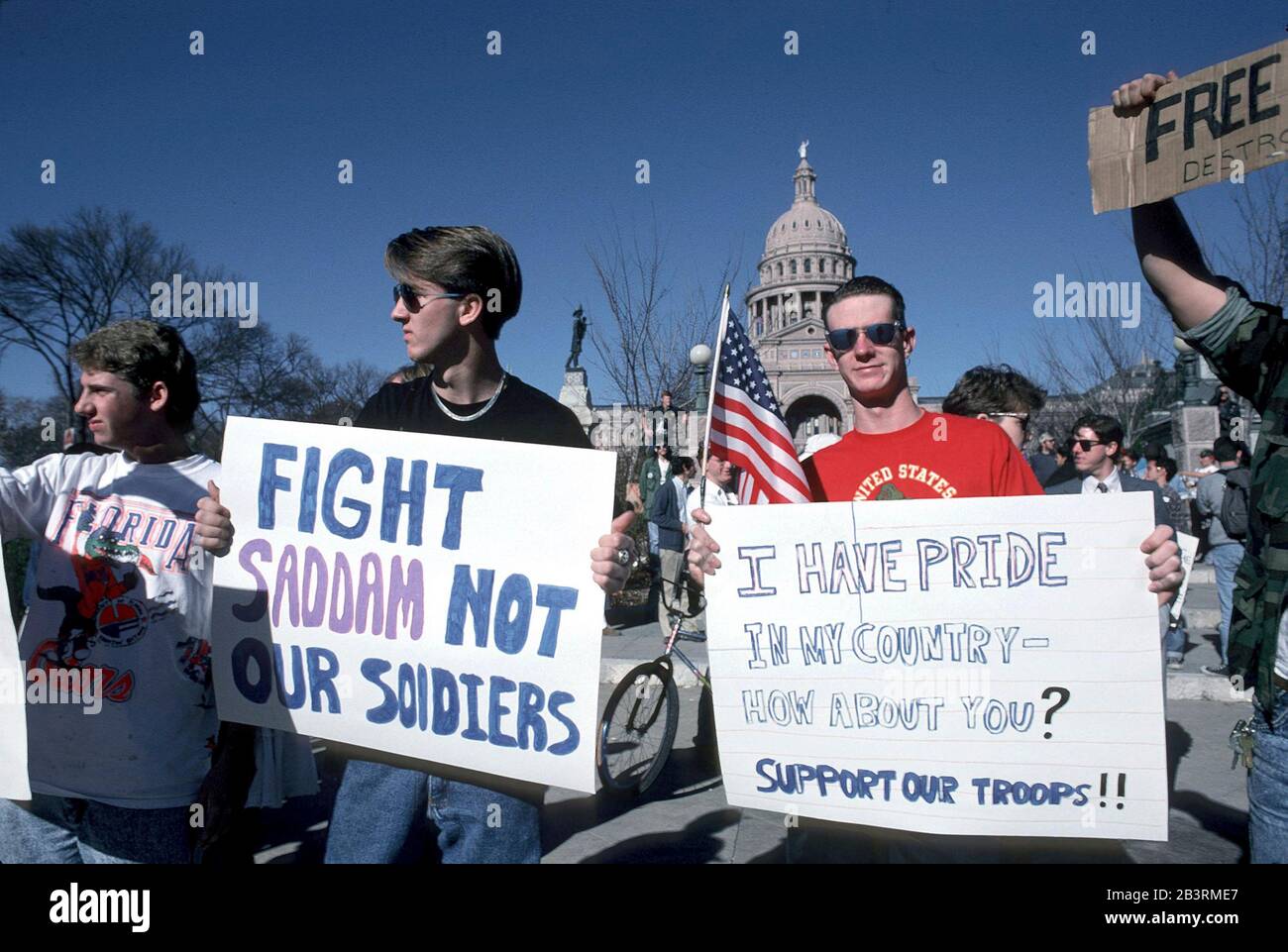 Austin, Texas USA, 1991: Rassemblement au Texas Capitol soutenant les troupes américaines pendant la guerre du Golfe au Moyen-Orient.©Bob Daemmrich Banque D'Images