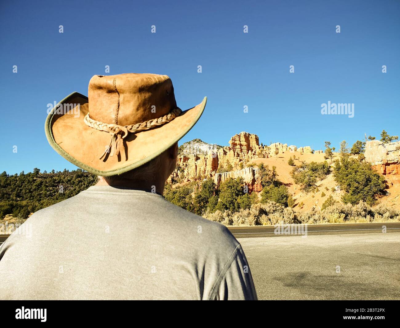 Homme dans le chapeau de brousse australien Photo Stock - Alamy