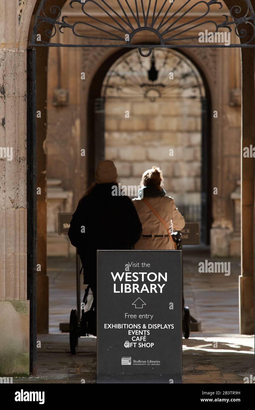 Signe pour la bibliothèque Weston de la bibliothèque Bodleian à l'université d'Oxford, en Angleterre. Banque D'Images
