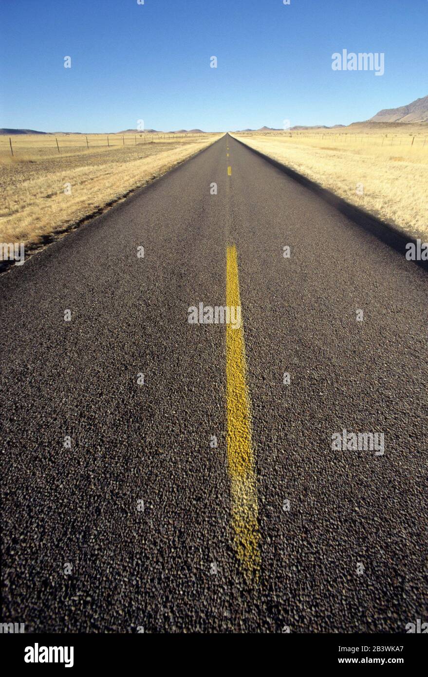 West Texas USA: Tôt le matin le long de la Highway 166 dans le comté de Jeff Davis. ©Bob Daemmrich Banque D'Images