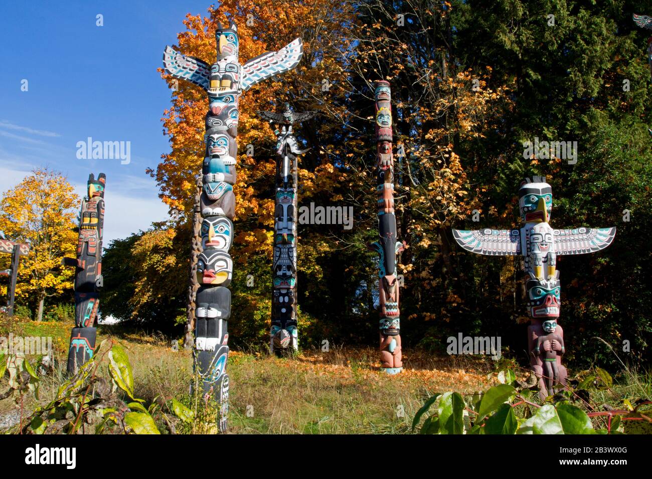 Totem Poles à Brockton point, dans le parc Stanley, à Vancouver, en Colombie-Britannique, au Canada, à l'automne Banque D'Images