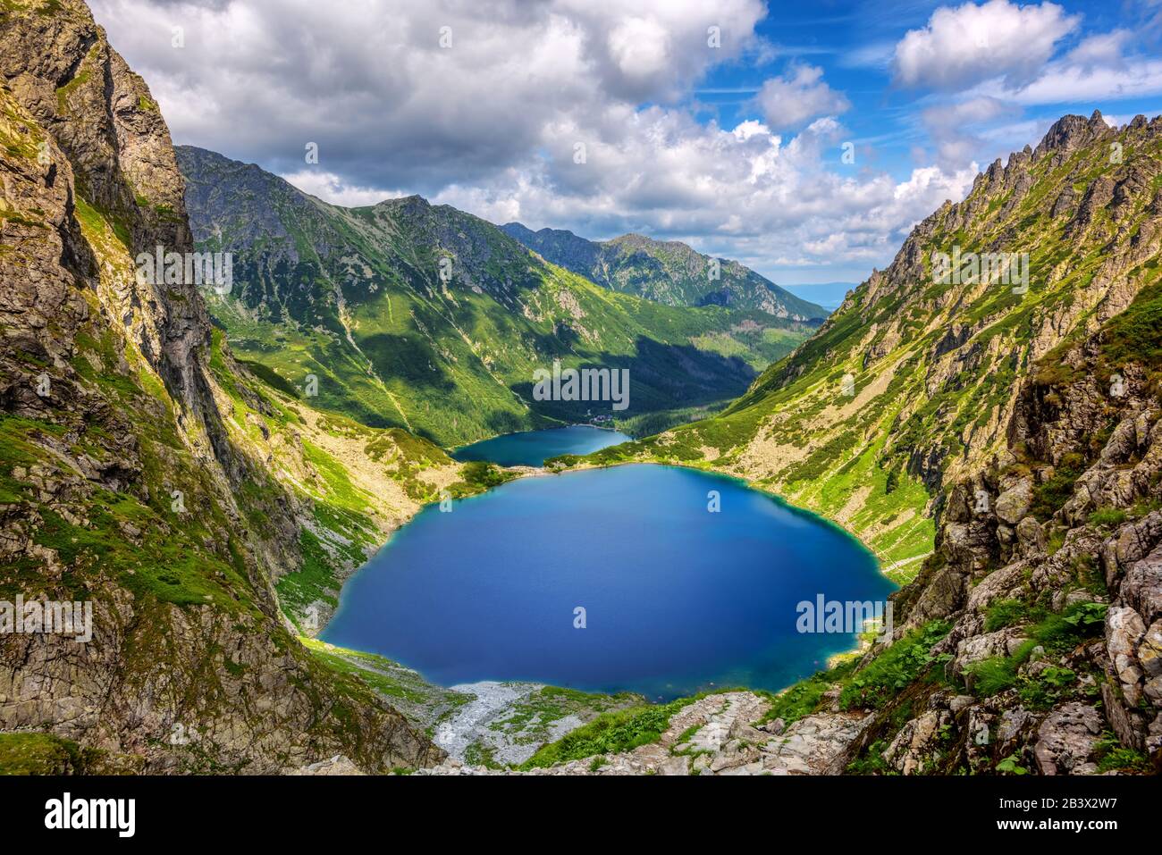 Le lac Blake et le lac Morskie Oko, ou Eye of the Sea, dans une vallée des montagnes polonaises Tatra, sont une destination touristique populaire à Zakopane, en Pologne Banque D'Images