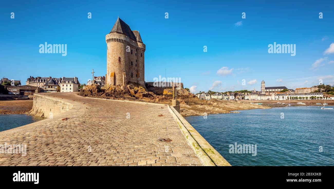 Visitez la tour Solidor, un monument médiéval sur la rivière Rance à St Malo, Bretagne, France Banque D'Images