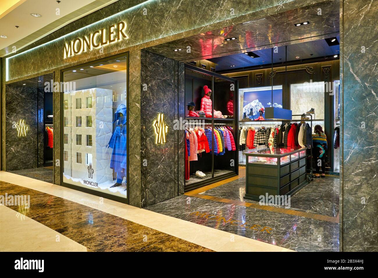 La compagnie de vêtements Moncler store dans le quartier de Soho de New  York Photo Stock - Alamy