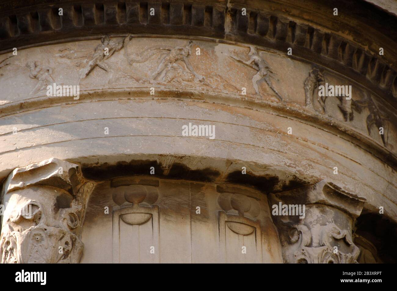Grèce, Athènes. Le monument Chorégique de Lysicrates, 335-334 C.-B. Détail architectural. Ordre corinthien. Il a été érigé par les chorigos Lysicrates, patron des représentations musicales au Théâtre de Dionysus, pour commémorer le prix dans le dithyramb. Banque D'Images