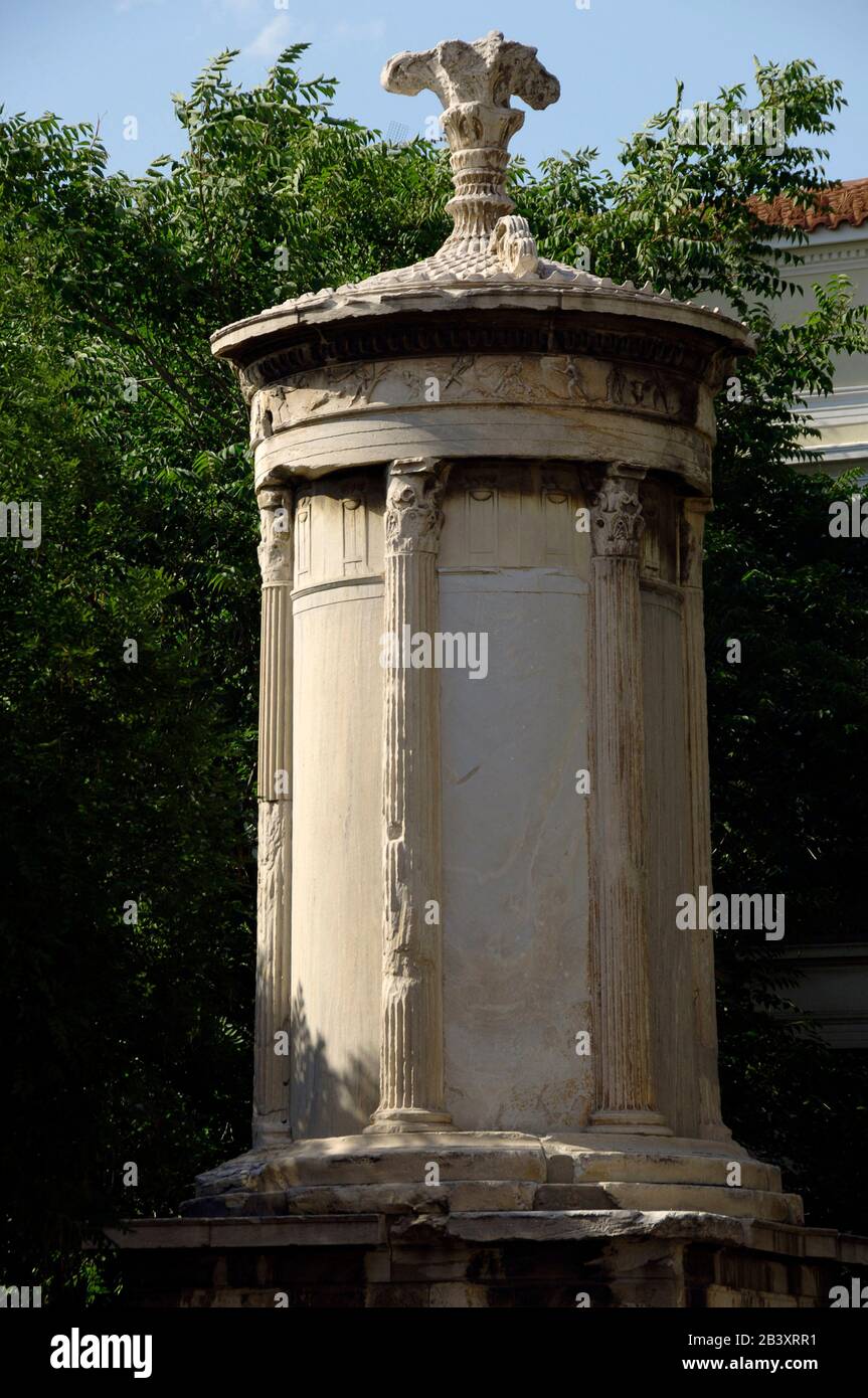 Grèce, Athènes. Le monument Chorégique de Lysicrates, 335-334 C.-B. Ordre corinthien. Il a été érigé par les chorigos Lysicrates, patron des représentations musicales au Théâtre de Dionysus, pour commémorer le prix dans le dithyramb. Banque D'Images