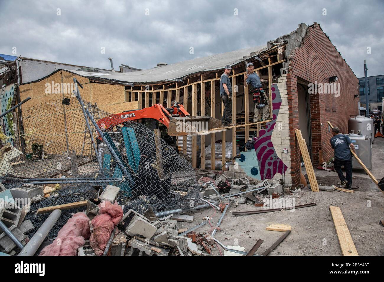 East NASHVILLE, TN – 4 MARS : la vue de East Nashville, après une tornade EF-2 a causé des dommages majeurs qui ont traversé Nashville et le Moyen Tennessee il y a deux jours. 4 Mars 2020. Crédit : mpi34/MediaPunch Banque D'Images