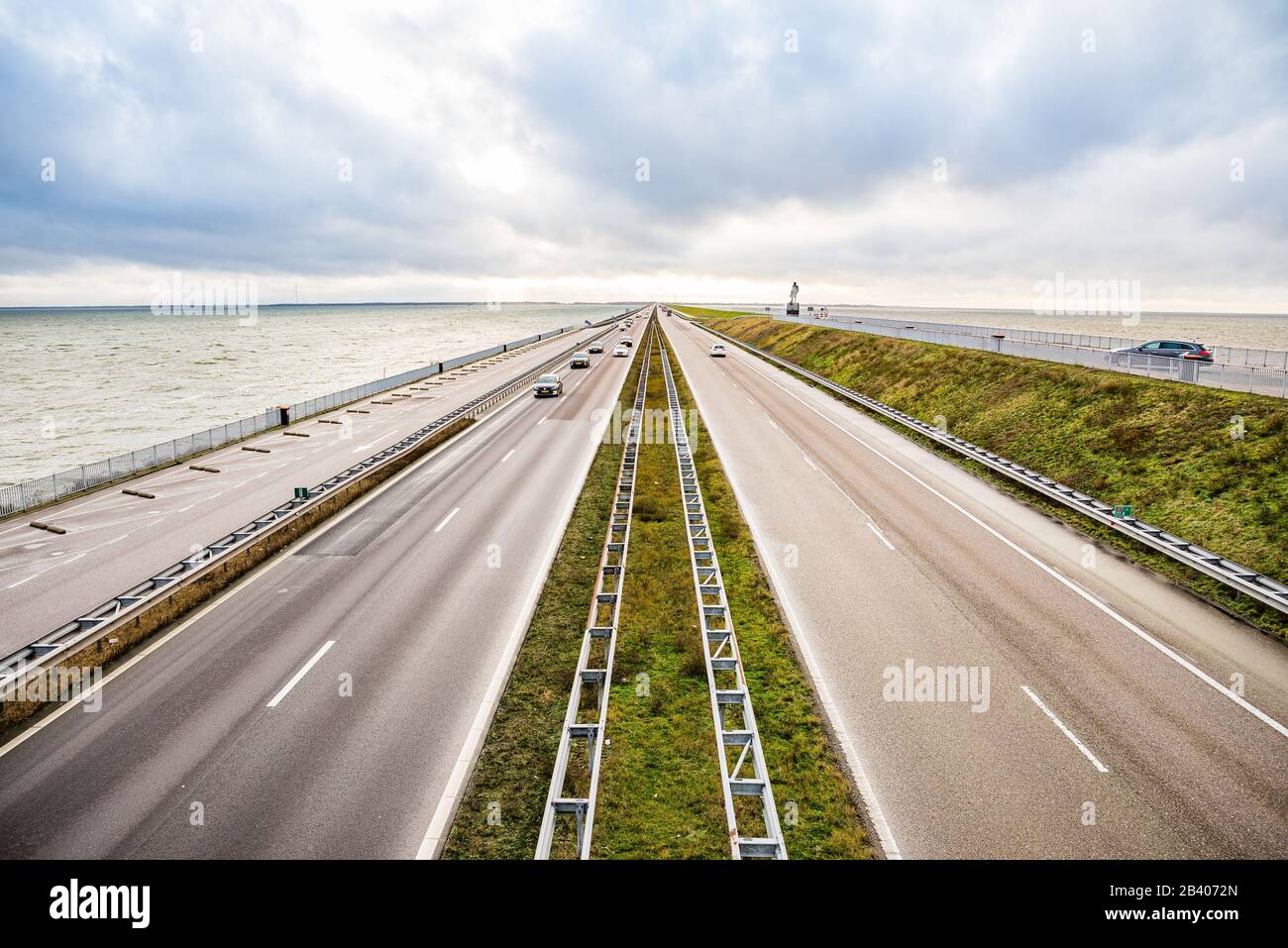 Den Oever, Pays-Bas - 9 Janvier 2020. Autoroute entre deux points de vue au  nord des Pays-Bas en divisant IJsselmeer et Waddeneilanden (Islan frisonne  Photo Stock - Alamy