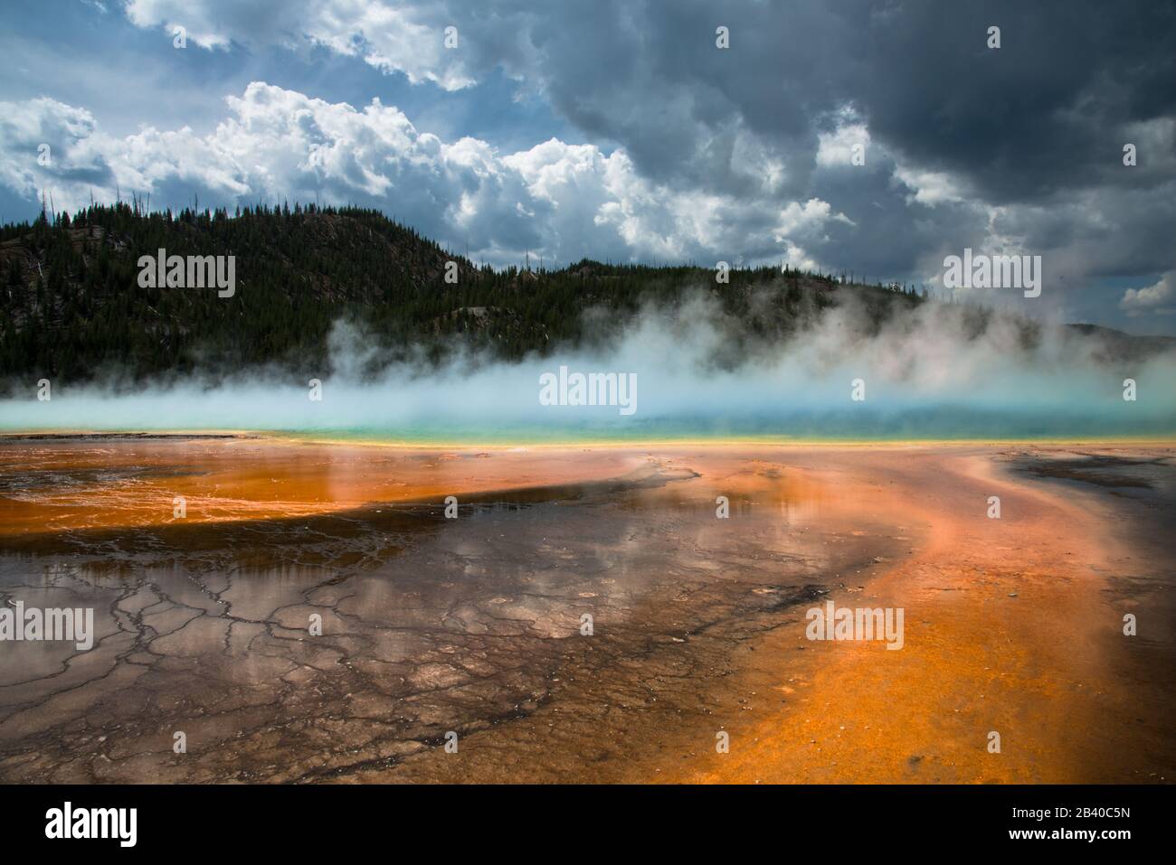 Jolies couleurs du Grand Printemps prismatique dans le parc national de Yellowstone Banque D'Images