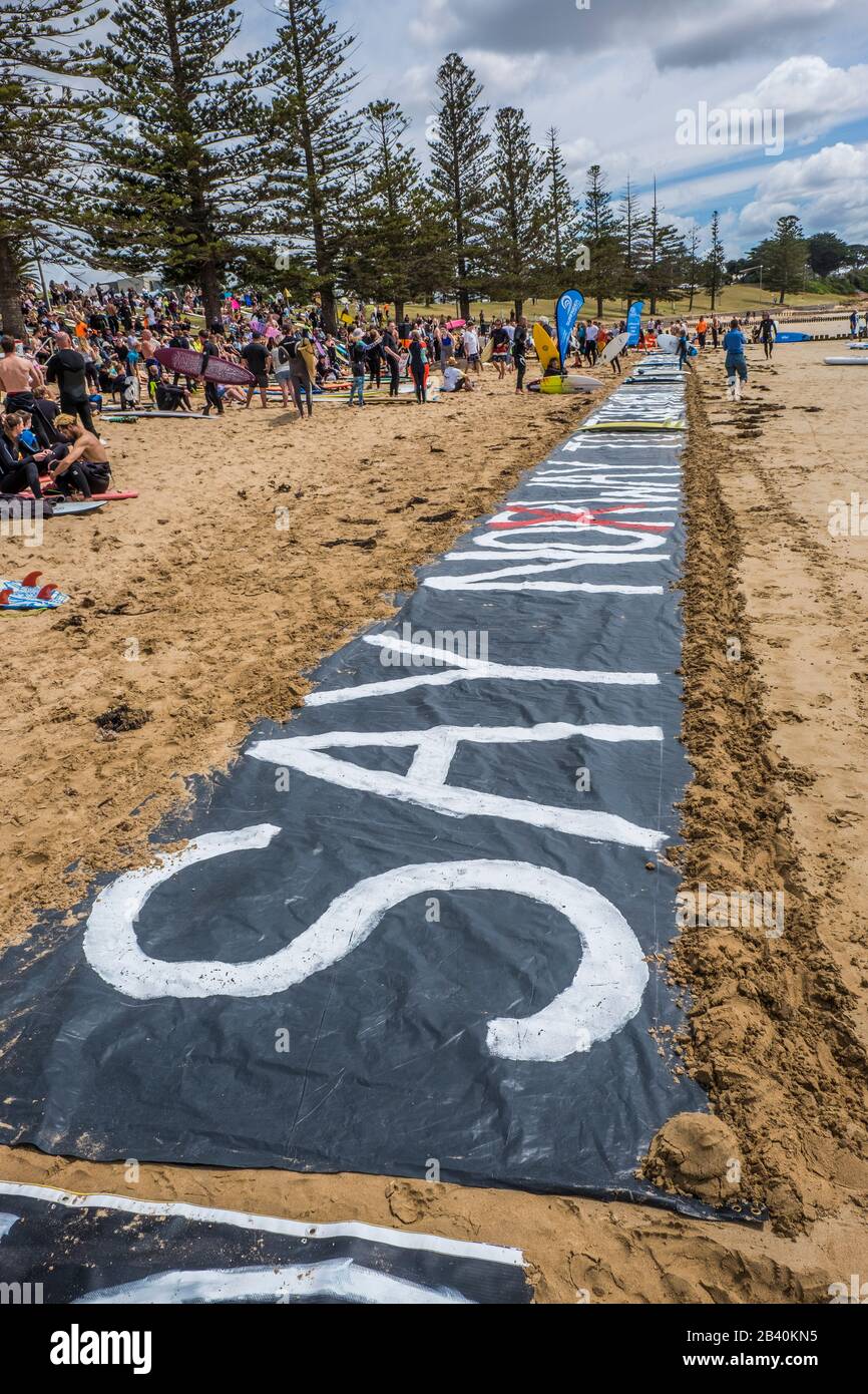 Lutte pour la protestation de Bight à Torquay Beach, Victoria, Australie le 23 novembre 2019 contre le forage pétrolier dans la Grande Baie australienne Banque D'Images